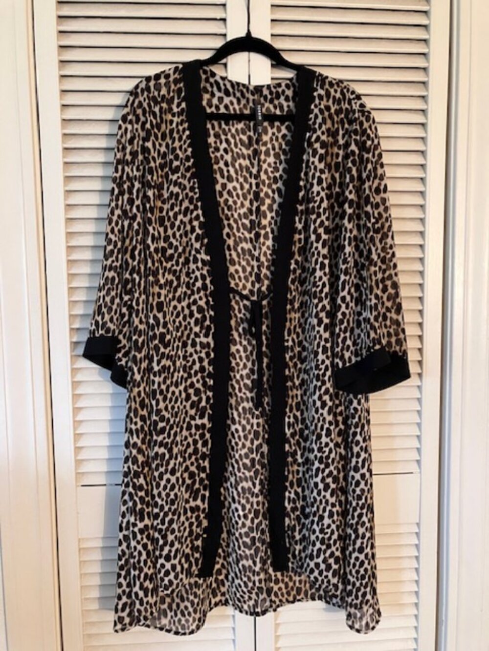 Torrid Size 2 (18-20) Leopard Print Tie Front Robe with Black Trim